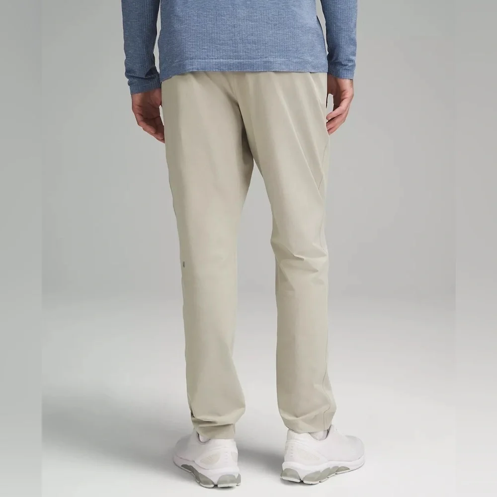 NWT Lululemon athletica Men's Light Gray Commision Pant Classic 34